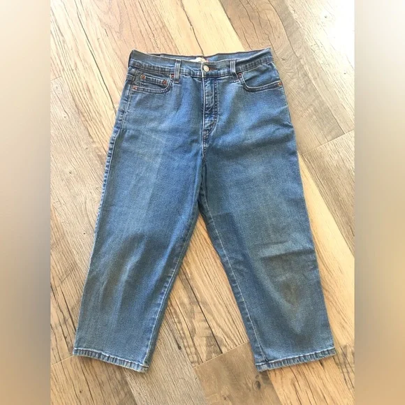 Perfectly Slimming Levi’s Cropped Denim Jeans 12 - Picture 13 of 13
